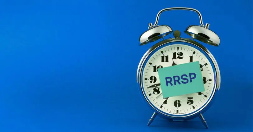Alarm clock with bold numbers and a sticky note "RRSP," highlighting Statera Financial Planners' contribution advice.